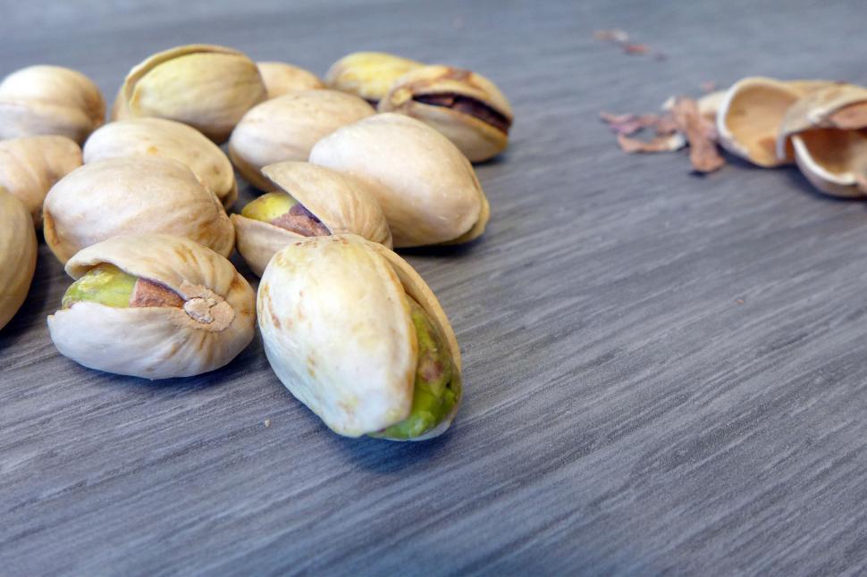 Free Image of Snacking on Pistaschio 
