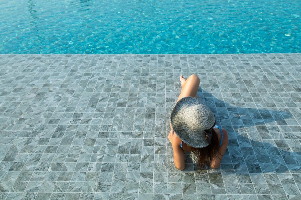 Free Image of Young beautiful woman sitting relaxing in swimming pool 