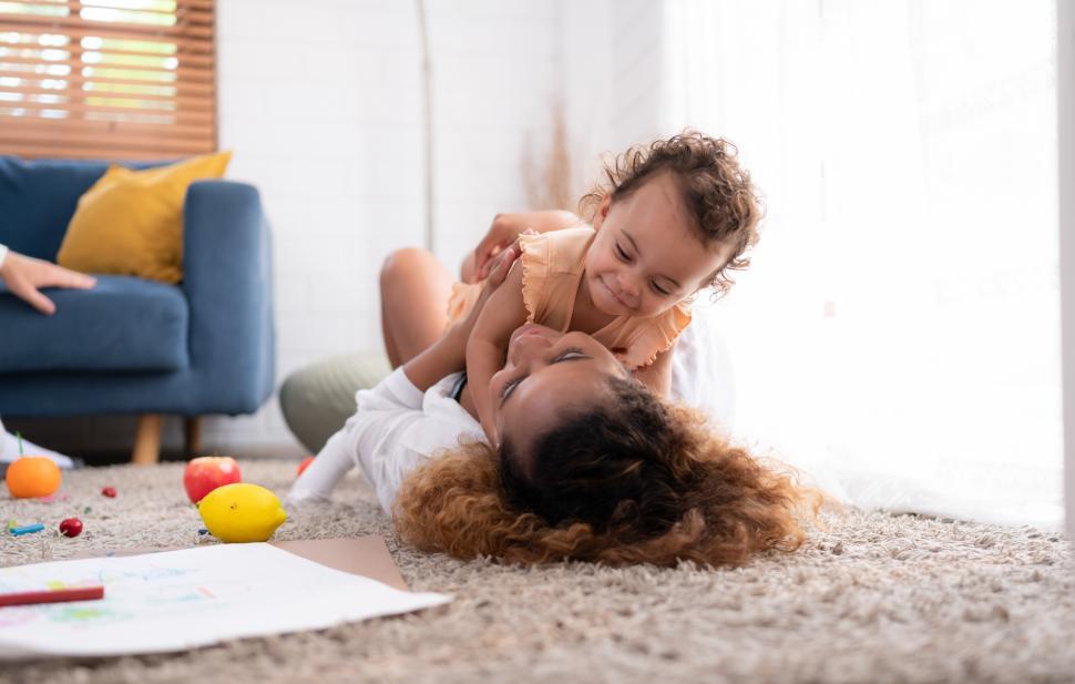 Free Image of On a vacation morning, parents and children are having fun playing 