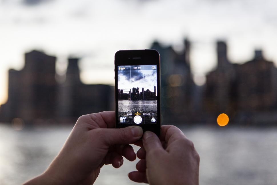 Free Image of Capturing Sunset Free Stock Photo 