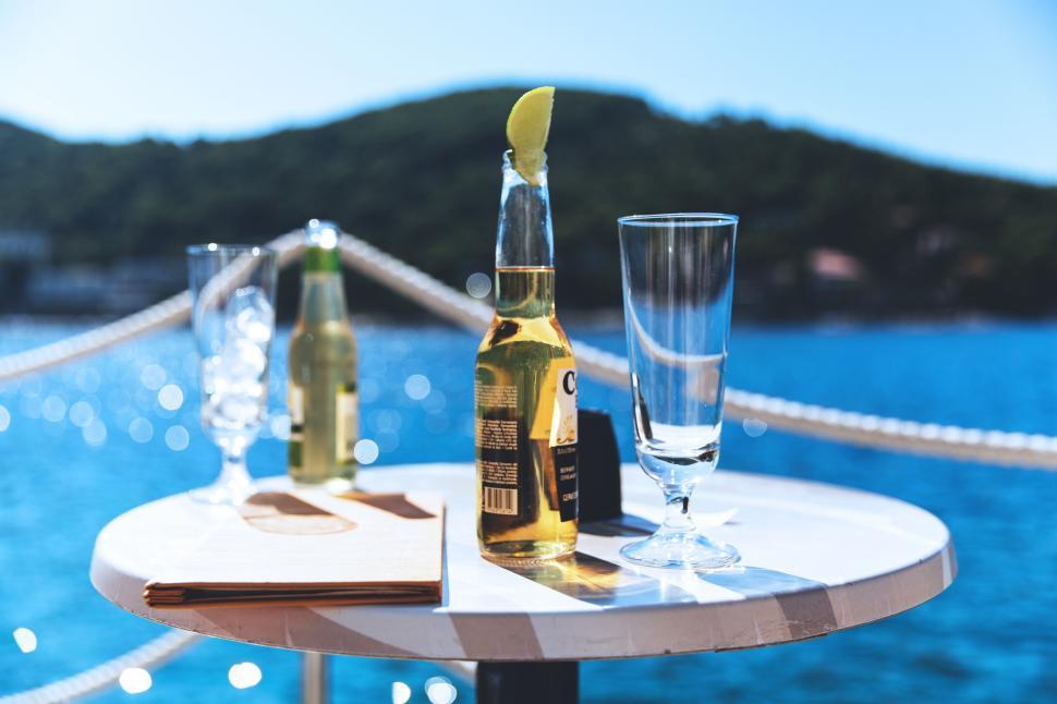 Free Image of Coastal Drinks Free Stock Photo 