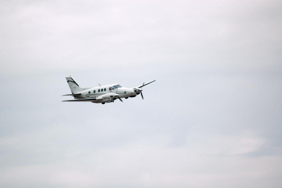 Free Image of Airplane 