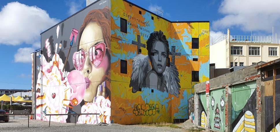 Free Image of A building with graffiti on it 
