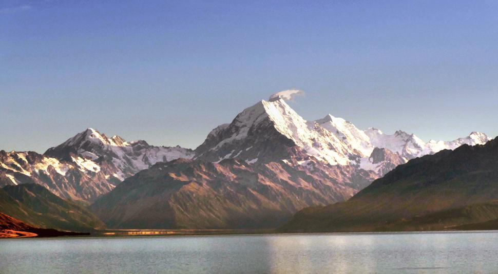 Free Image of A lake with snow covered mountains 