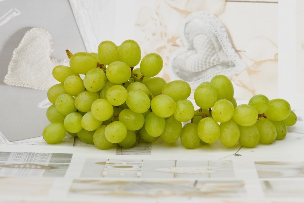 Small Bowl Of Organic Green Grapes On Rustic Wood Stock Photo