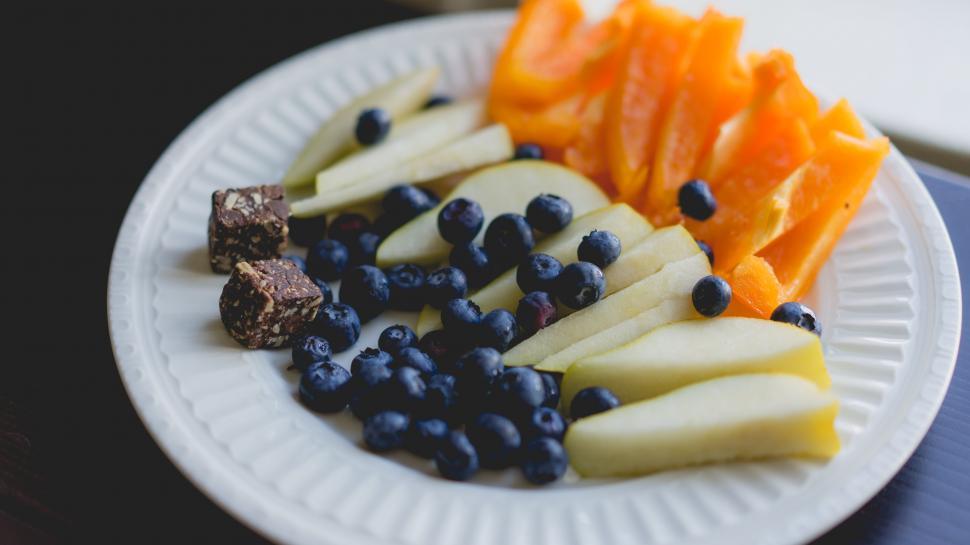 Free Image of A plate of fruit and chocolate 