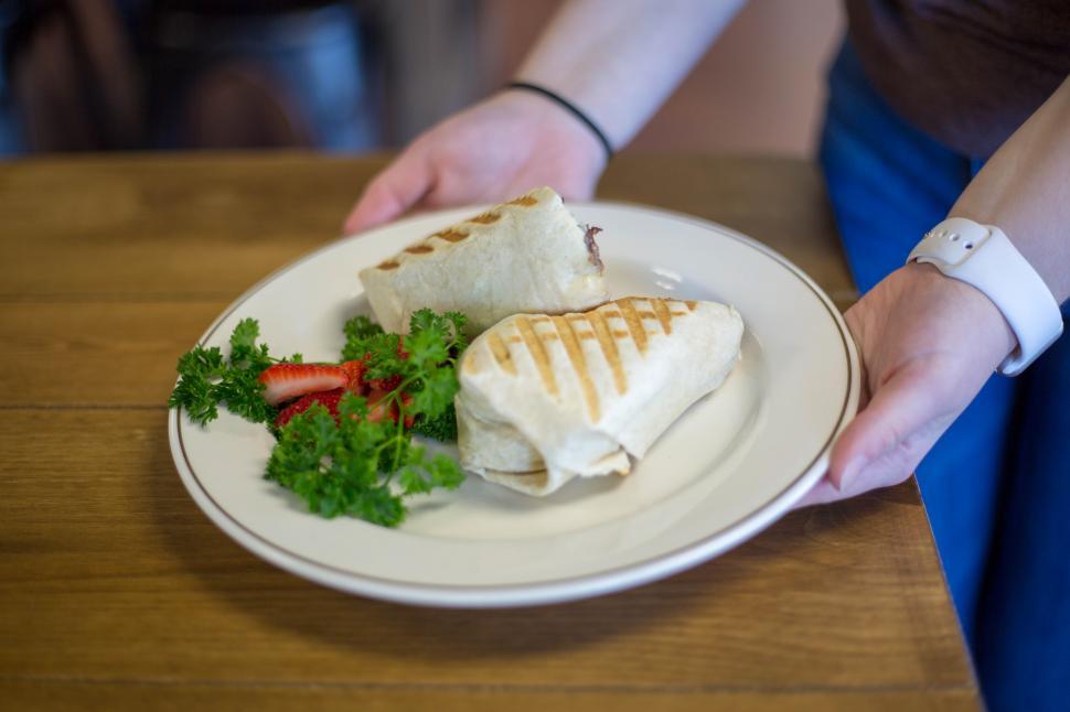 Free Image of A person holding a plate of food 