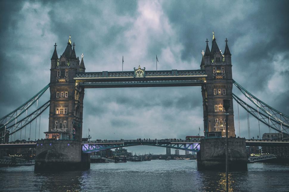 Free Image of A bridge with towers and a bridge over water 