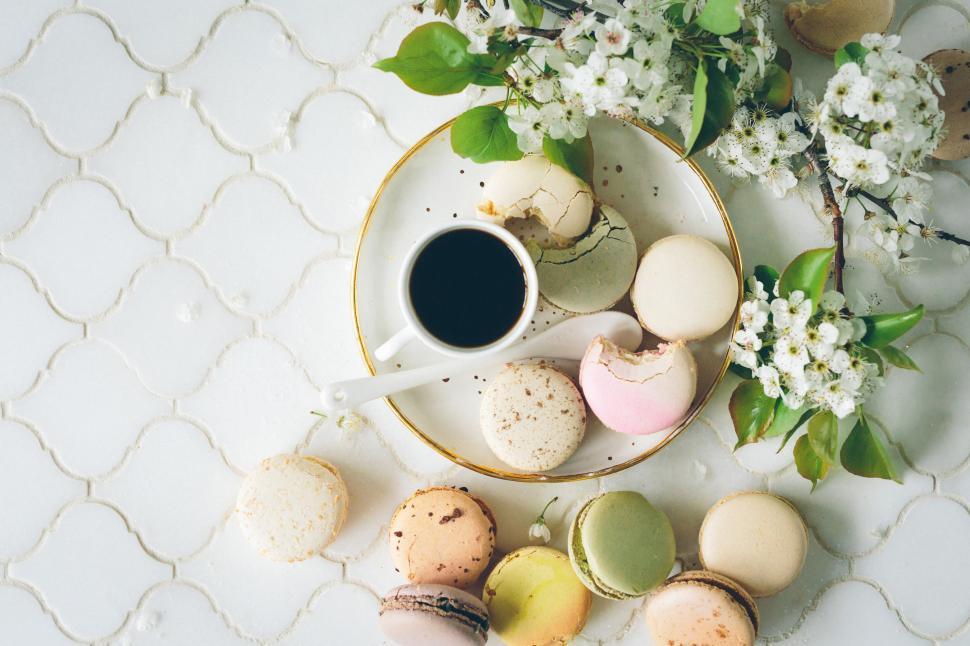 Free Image of A plate of cookies and a cup of coffee 