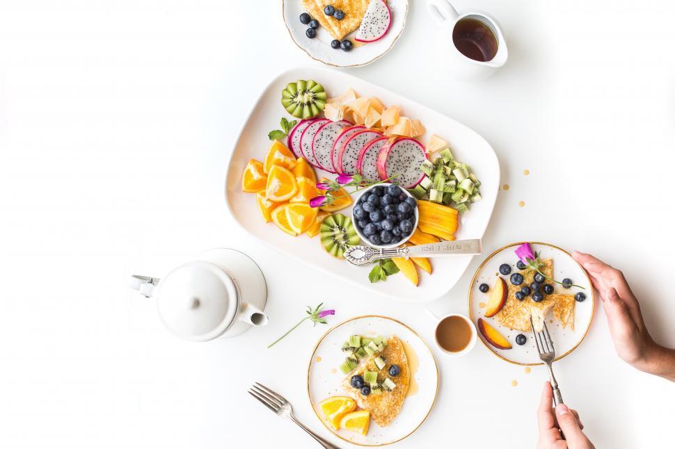 Free Image of A plate of fruit and a fork 