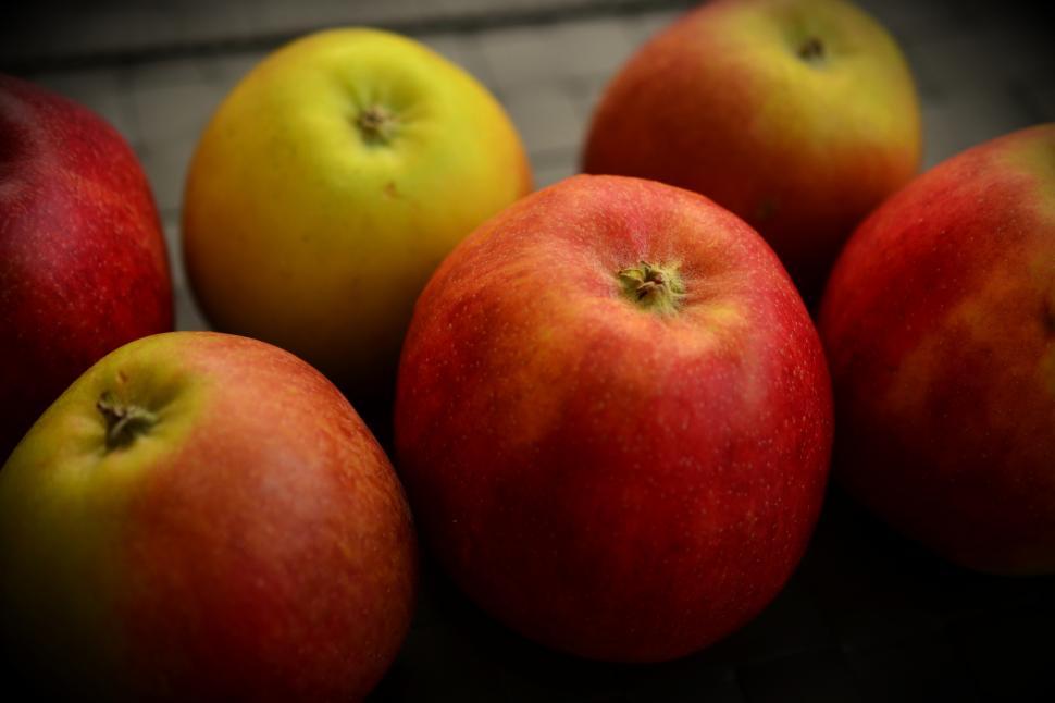 Free Image of Red Apples Free Stock Photo 