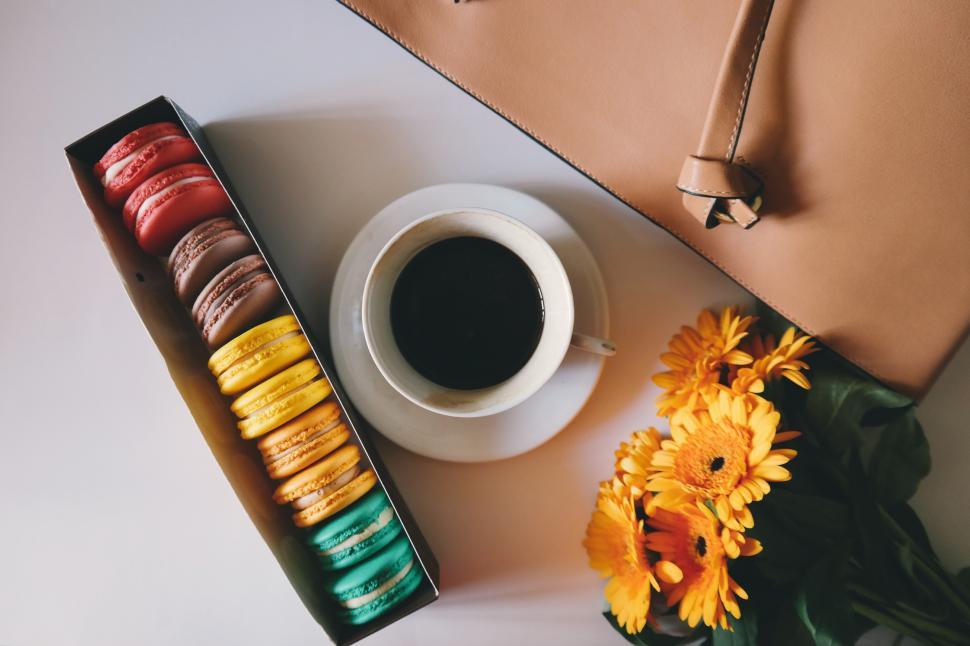 Free Image of A plate of cookies and a cup of coffee 