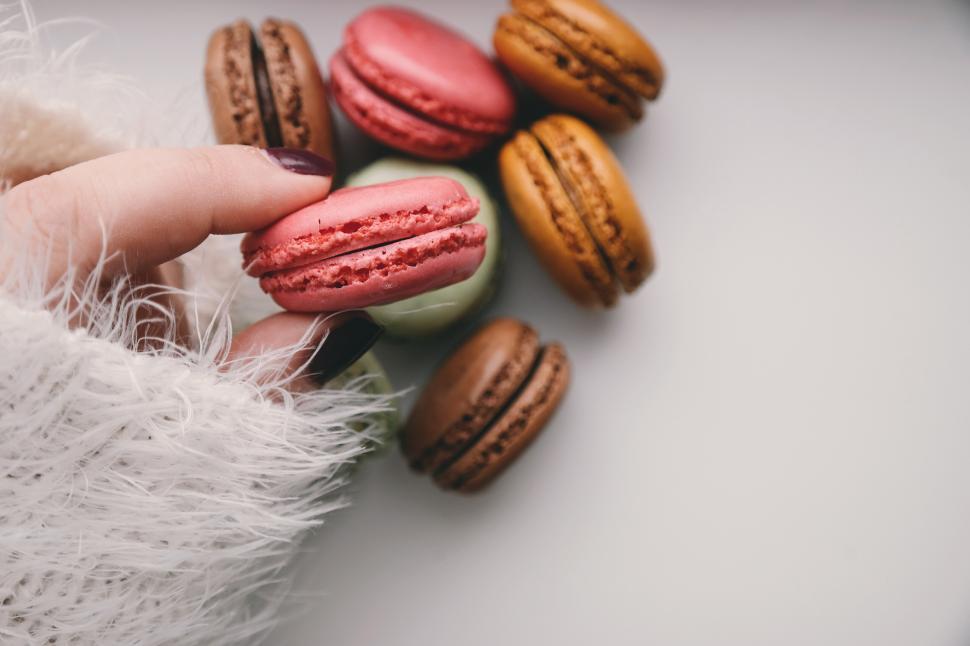 Free Image of A hand holding a cookie 