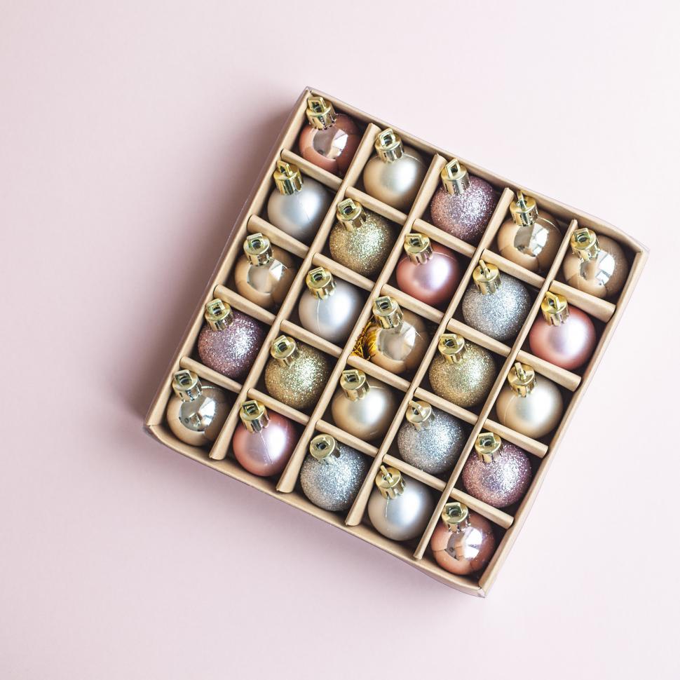 Free Image of A box with ornaments in it 