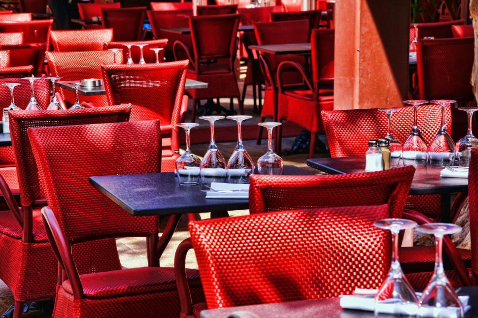 Free Image of A table with wine glasses on it 