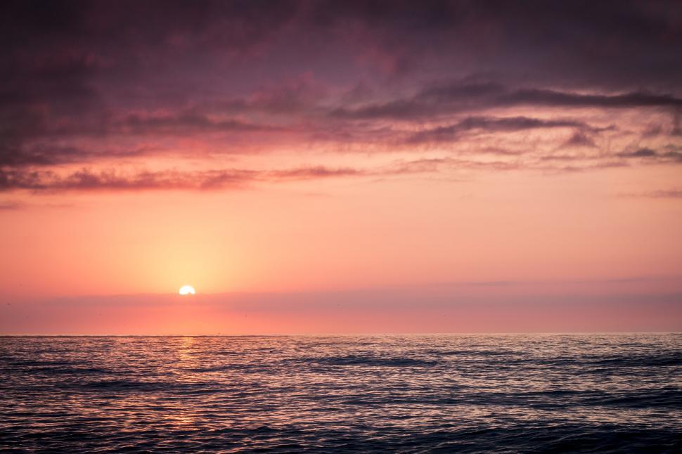 Free Image of A sunset over the ocean 