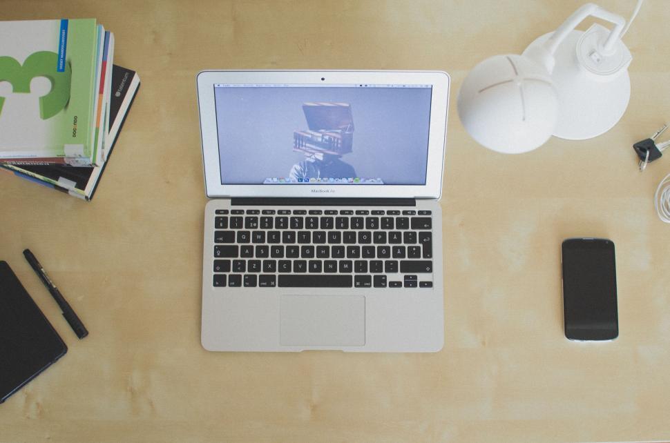 Free Image of A laptop on a desk 