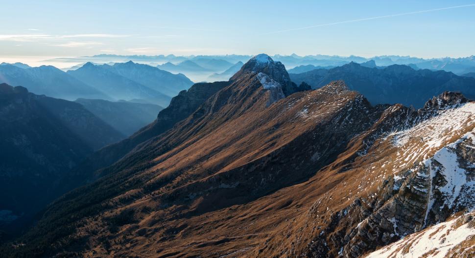 Free Image of A mountain range with snow on top 