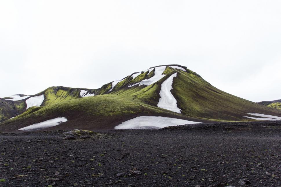 Free Image of A mountain with snow on it 