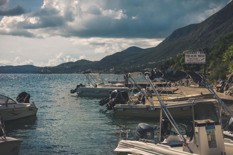 Free Image of Boats on the water 