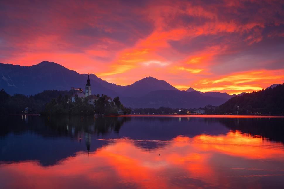 Free Image of A body of water with a building on it 