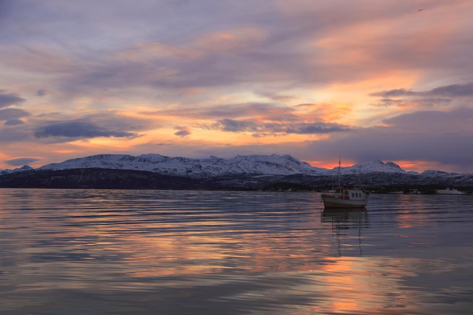Free Image of A boat on the water 