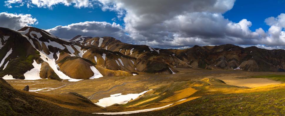 Free Image of A landscape of mountains with snow 