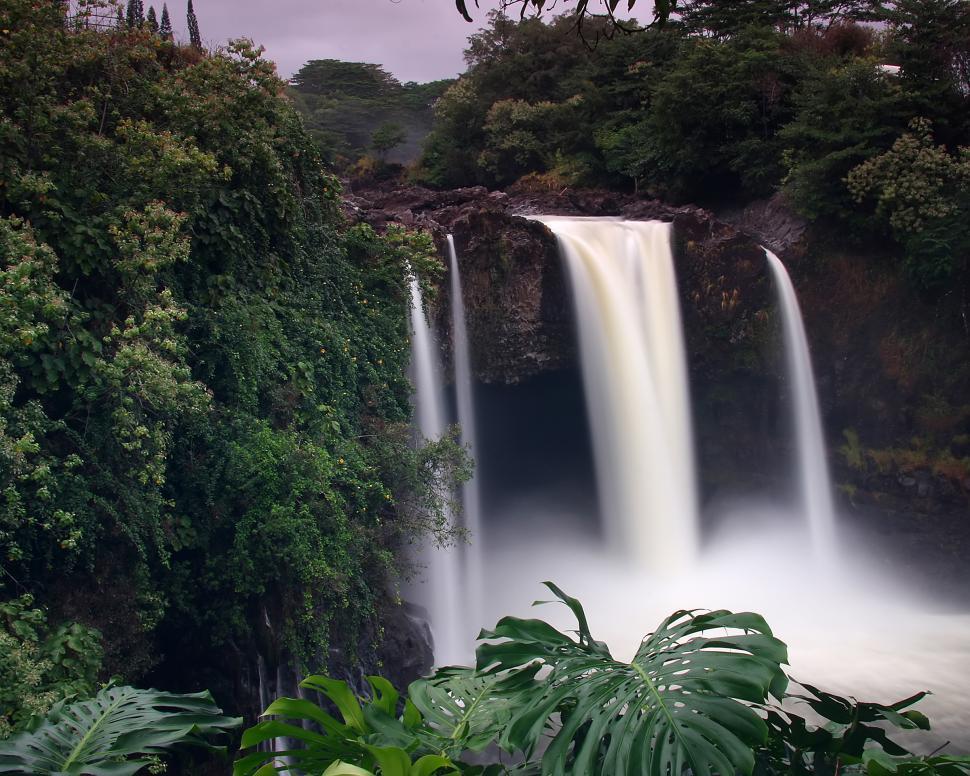 Free Image of Waterfall 