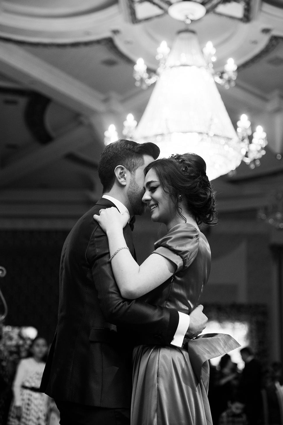 Free Image of A man and woman dancing 