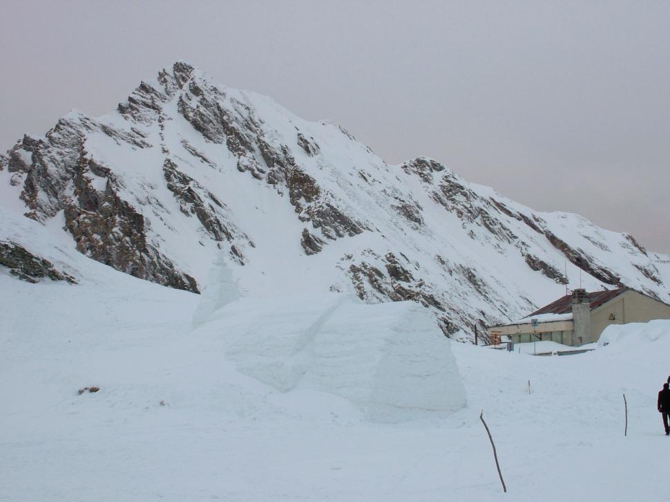 Free Image of Small church made entirely of snow in the mountains 