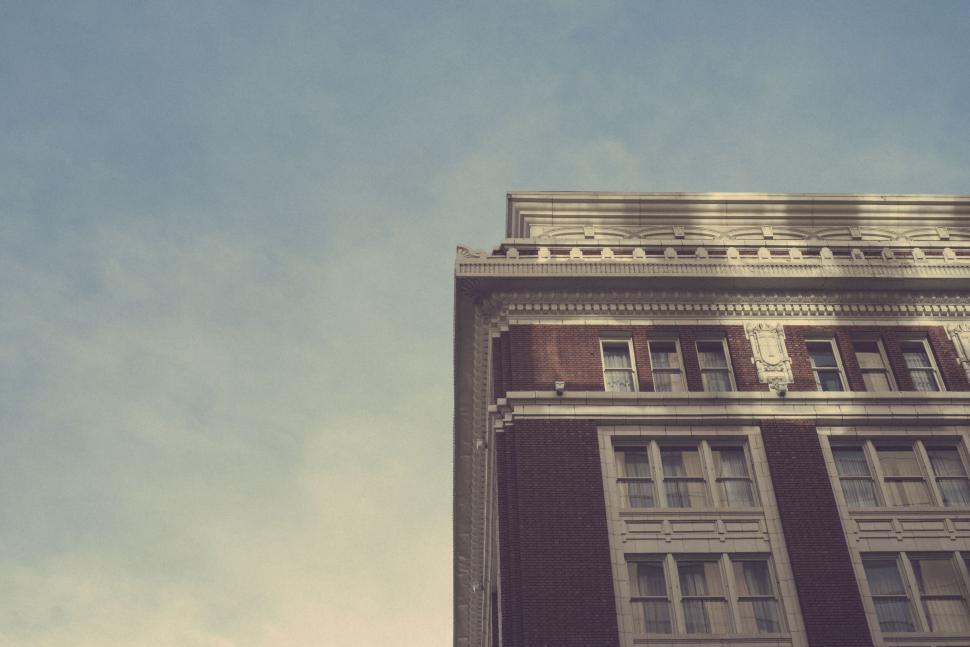 Free Image of A building with a blue sky 