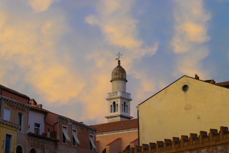 Free Image of A building with a tower 