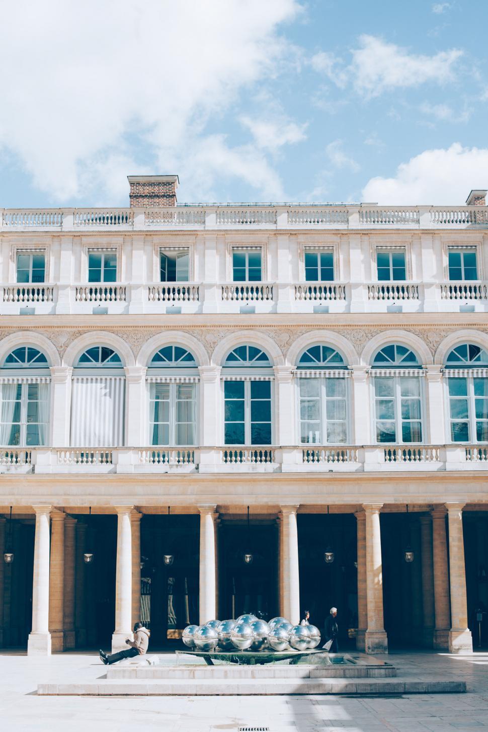 Free Image of A building with many windows and columns 