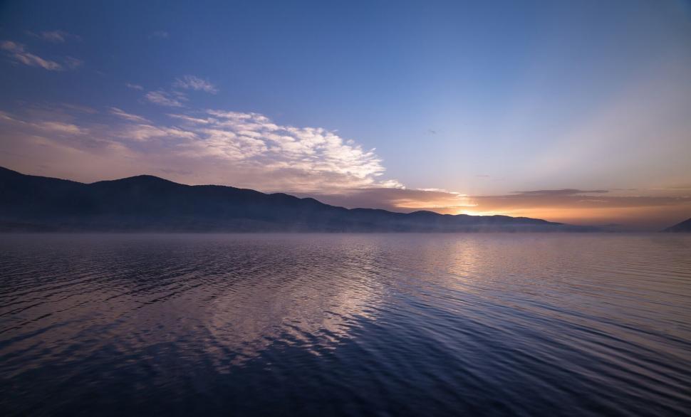 Free Image of A body of water with mountains in the background 