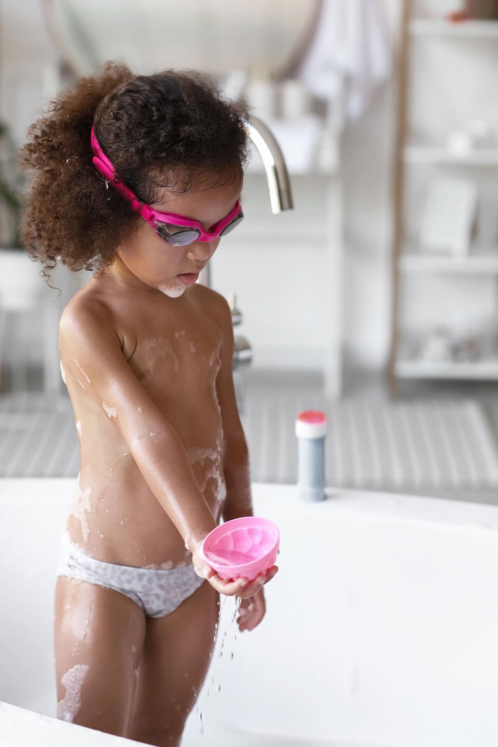 bath child girl Free Stock Photo of Young girl playing with bubbles in bath | Download Free  Images and Free Illustrations