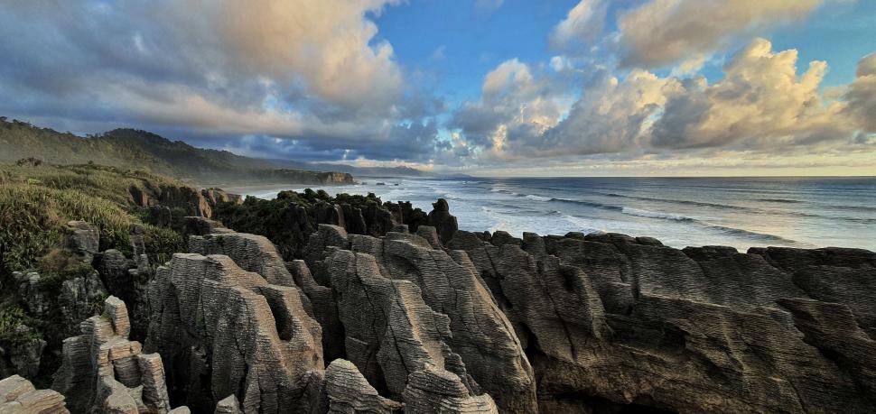 Free Image of Panoramic view of Pancake Rocks coast at dusk 