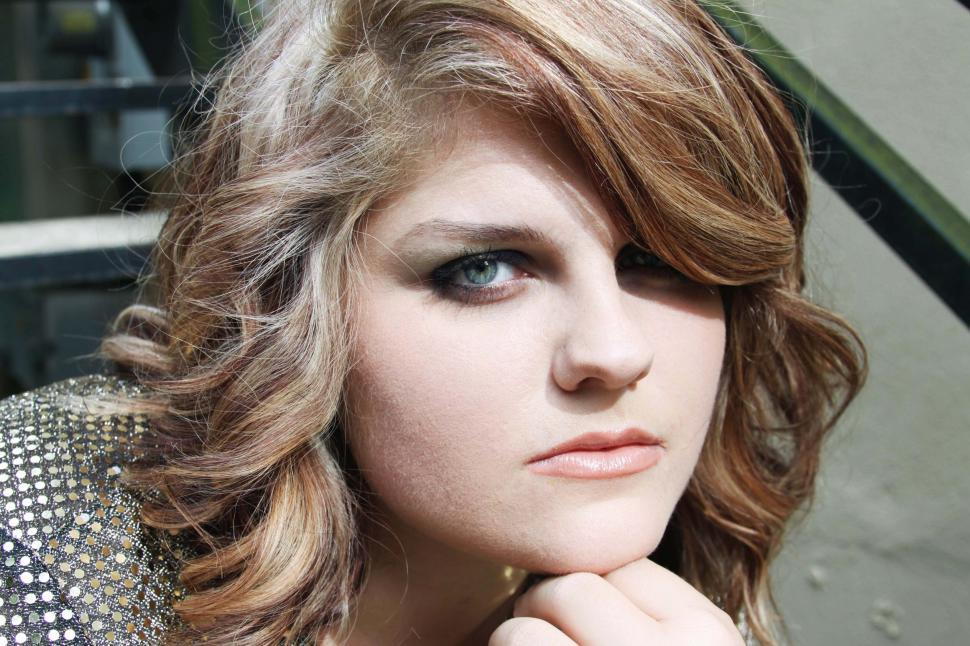 Free Image of Close-up of a young woman with striking eyes 