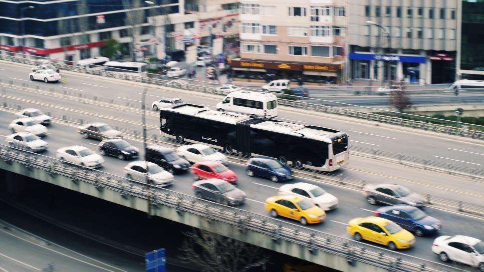 Free Image of Blur of city traffic with motion streaks 