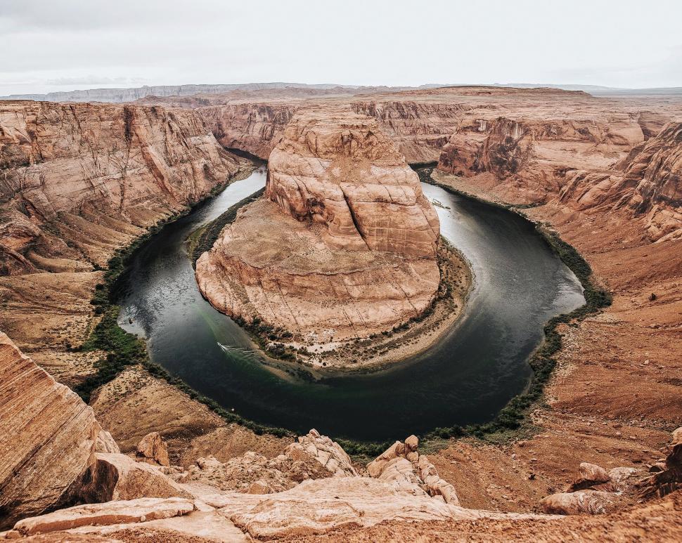 Free Image of Sweeping view of Horseshoe Bend in Arizona 