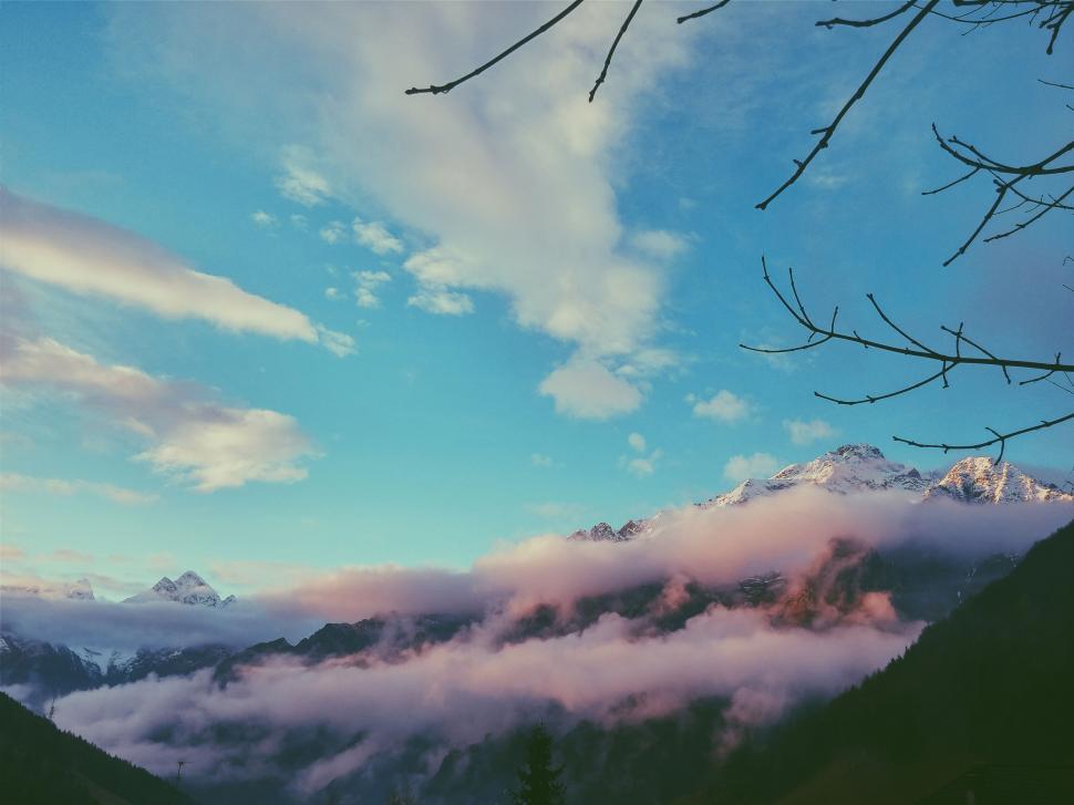 Free Image of Mountain landscape with pink clouds at dusk 