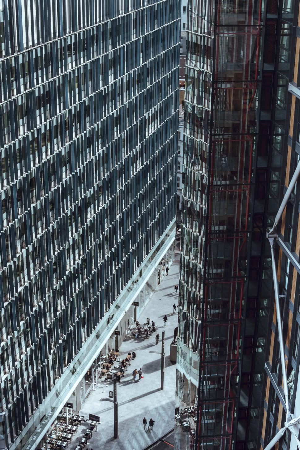 Free Image of Modern office buildings with sky reflection 