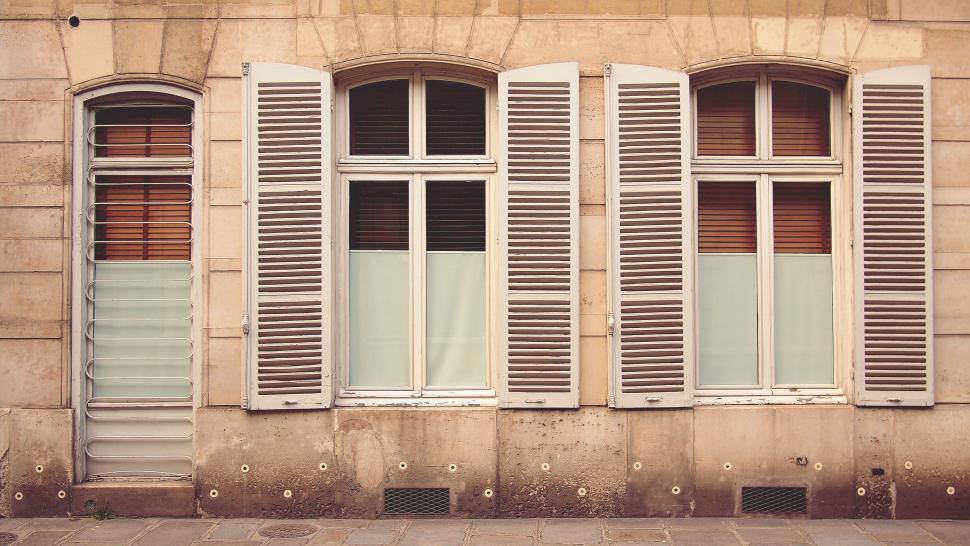 Free Image of Traditional windows on a city building façade 