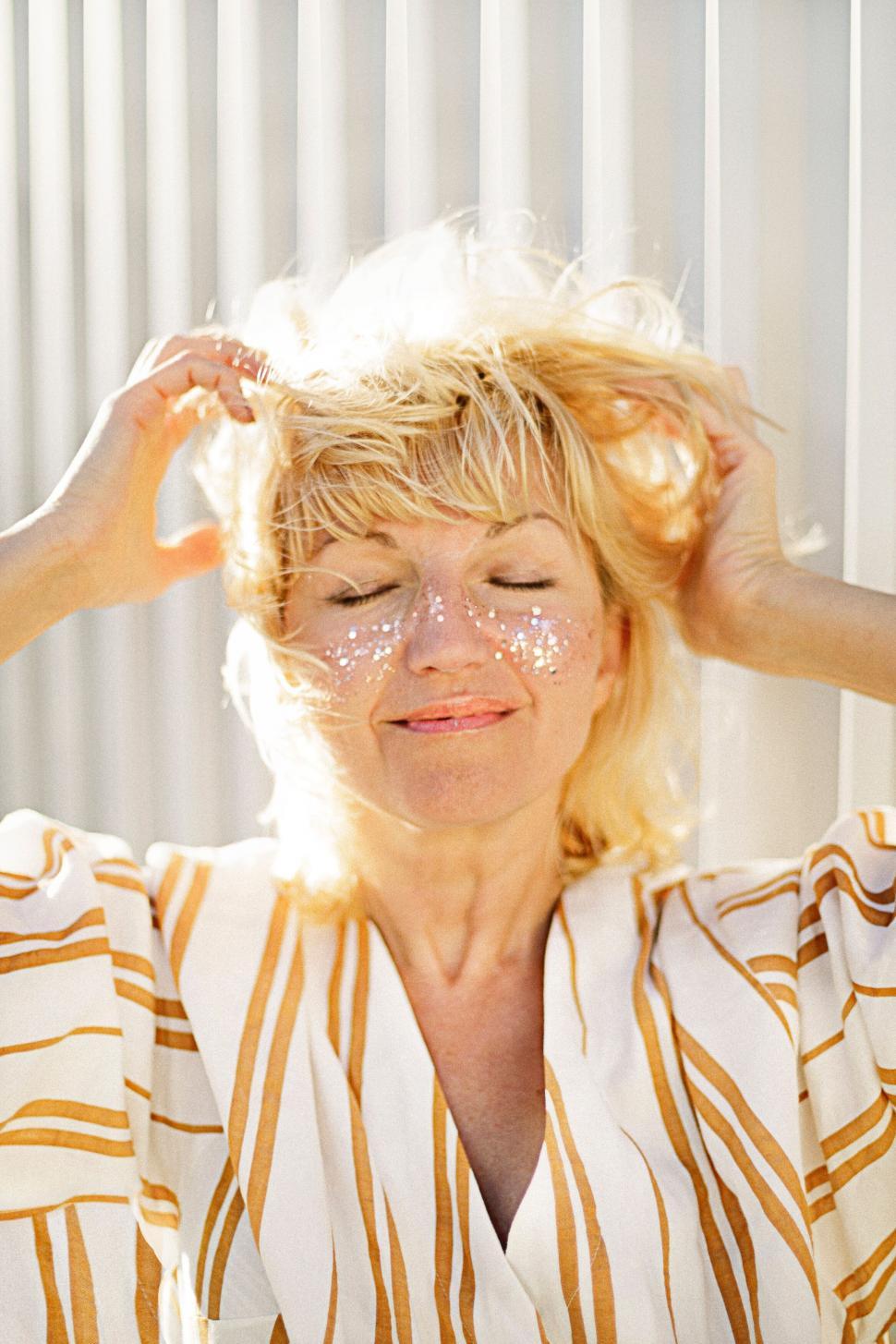 Free Image of Blond woman with sparkling makeup 