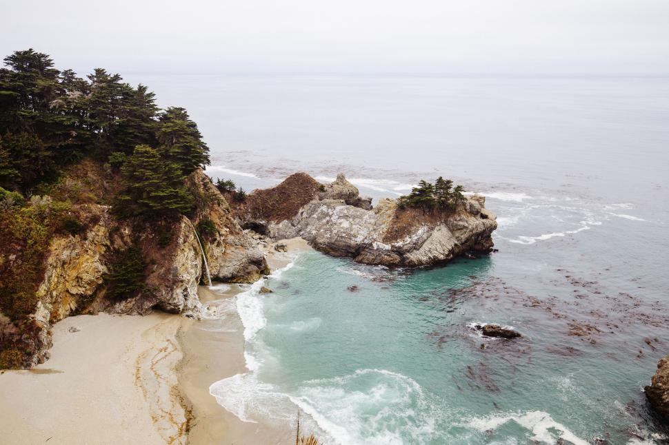 Free Image of Coastline with rugged cliffs and turquoise sea 