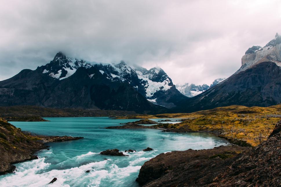 Free Image of Vibrant river flowing through mountains 