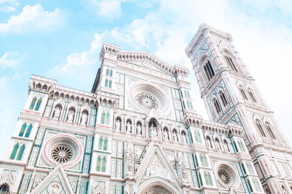 Free Image of Florence Cathedral under blue skies 