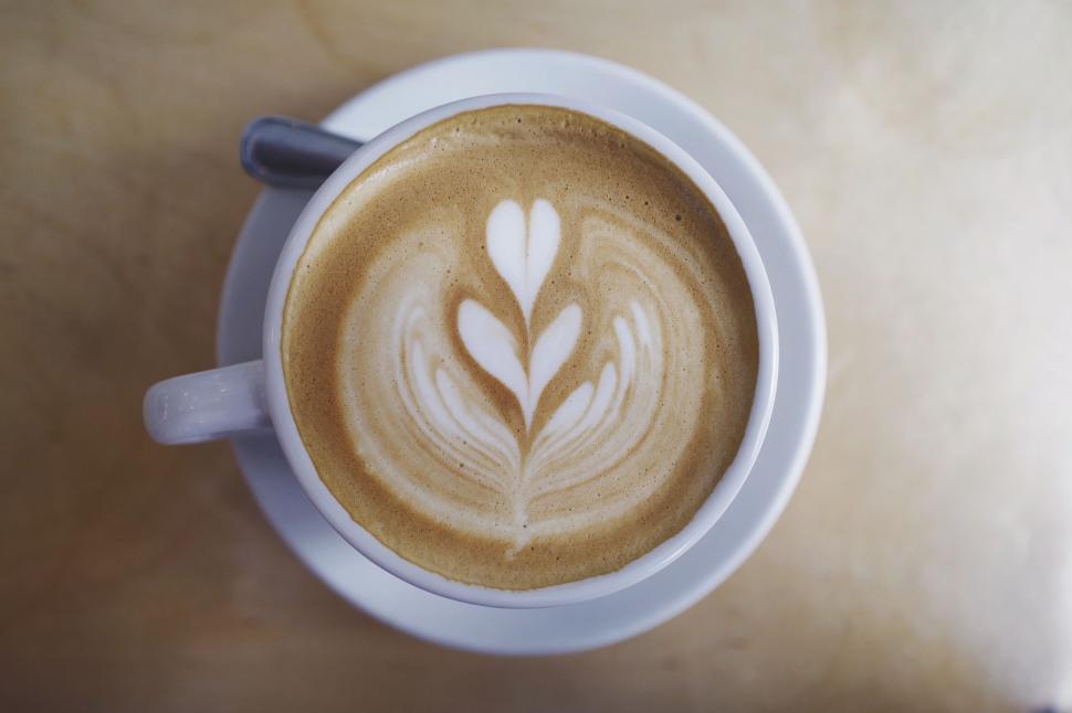 Free Image of Artistic coffee cup with latte art design 