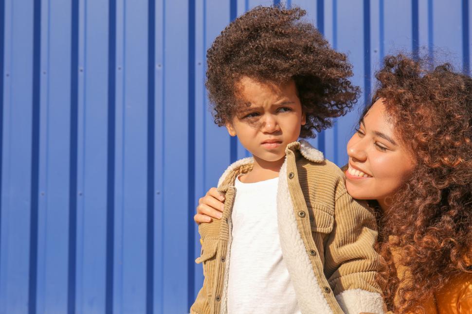 Free Image of Mother and child with blue background 