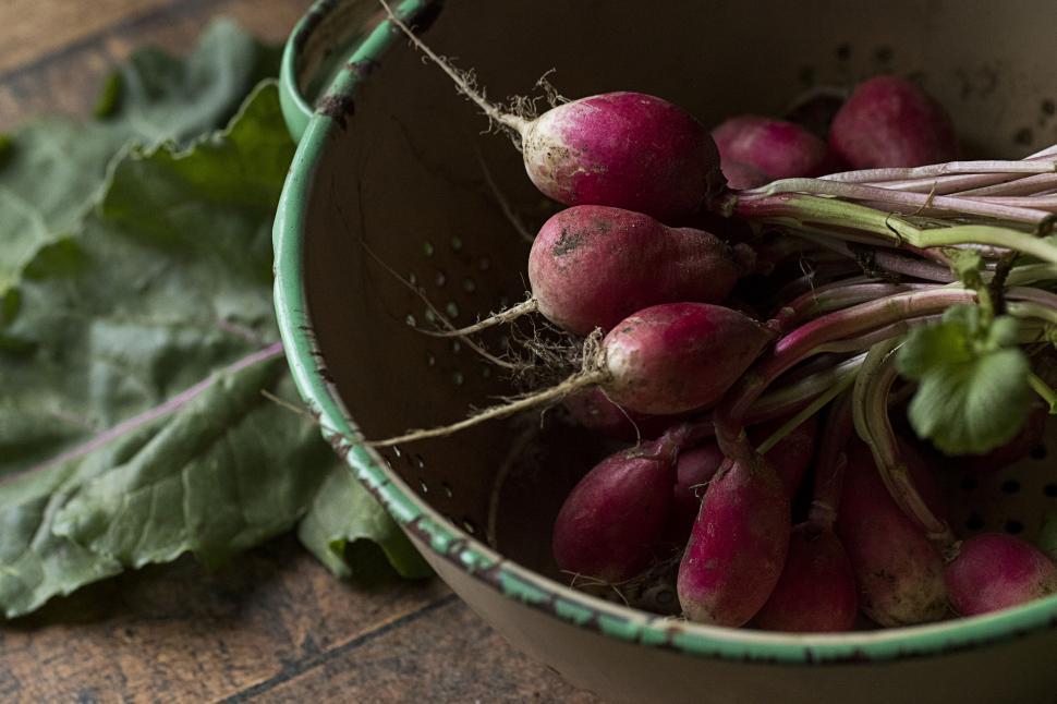 Free Image of Fresh radishes with greens in a colander 