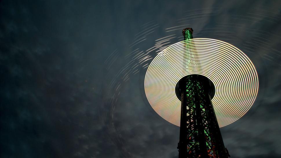 Free Image of Long exposure of spinning amusement ride 